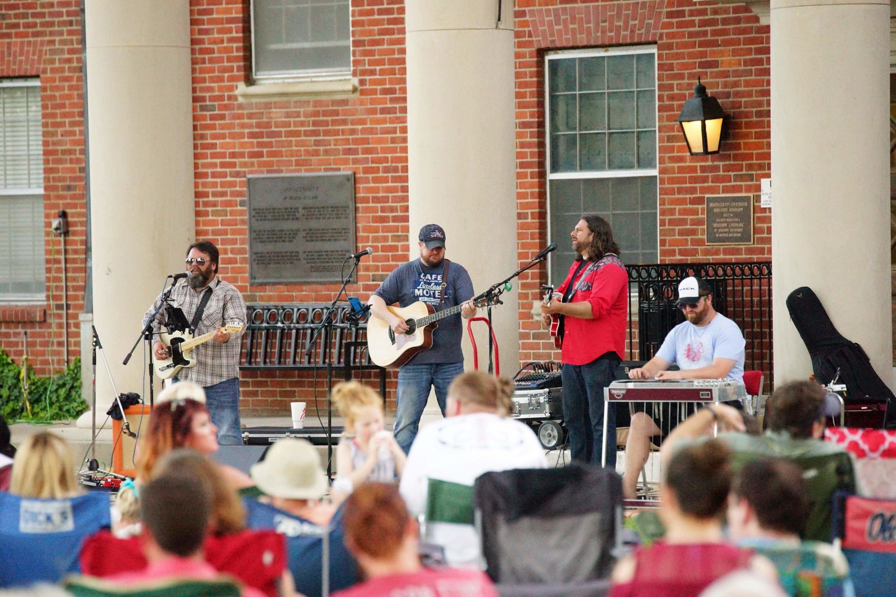 Country entertains at Sunset on the Square